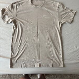 Vuori Cream Short Sleeve Tee for Versatile Comfort